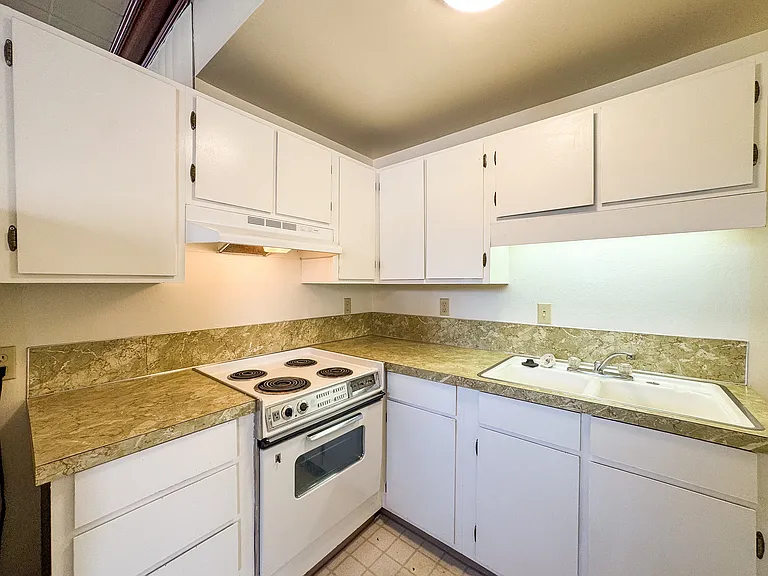 915 Grand Ave #2 — Photo 4