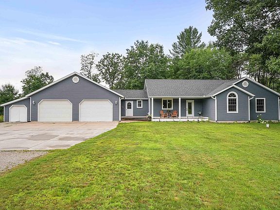 3rd image of 2470 Pine Knoll Dr