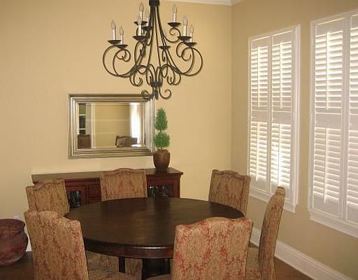 3rd image of 2127 Shaw Ln