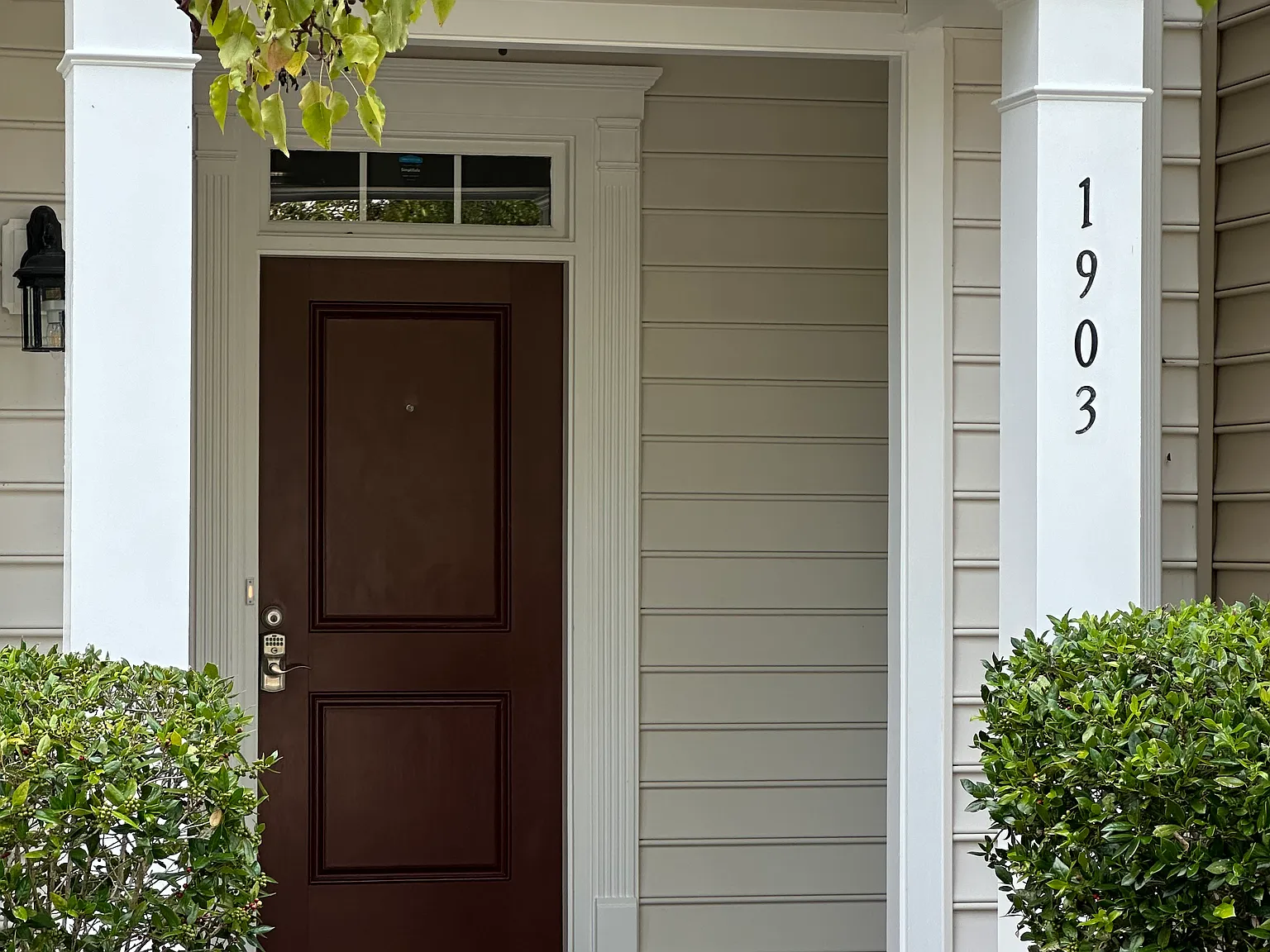 3 bed, 2334 sqft, $2,400 — Photo 1