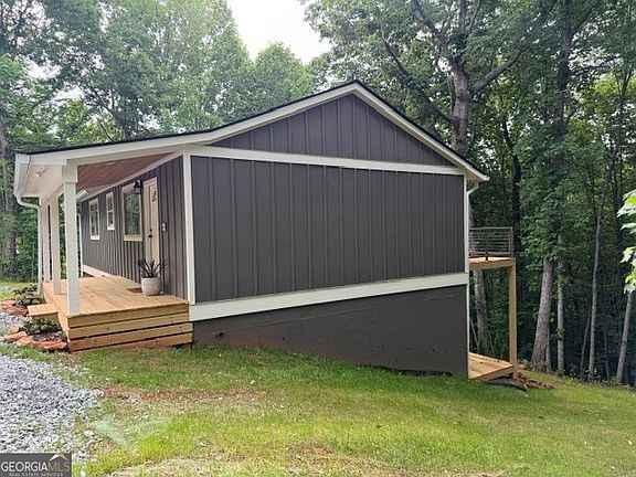 3rd image of 580 White Pine Cir