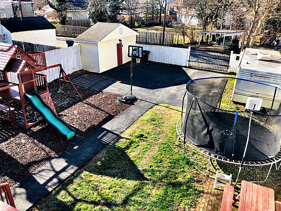 3rd image of 676 Murray Ave SE