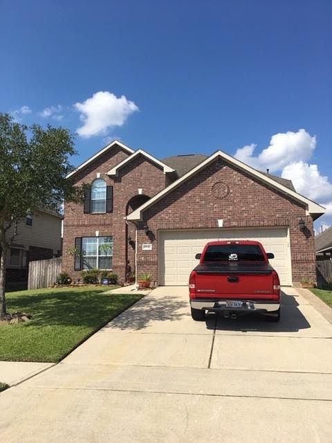 8942 Headstall Dr. Tomball, Tx. 77375 Two story home with four bedrooms central to Woodlands, Spring and Tomball near the grand parkway. Lots of shopping less than a mile away.