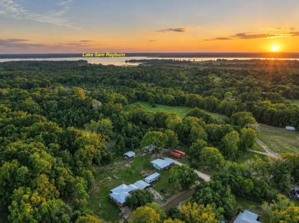 346 County Road 470, Etoile, TX 75944