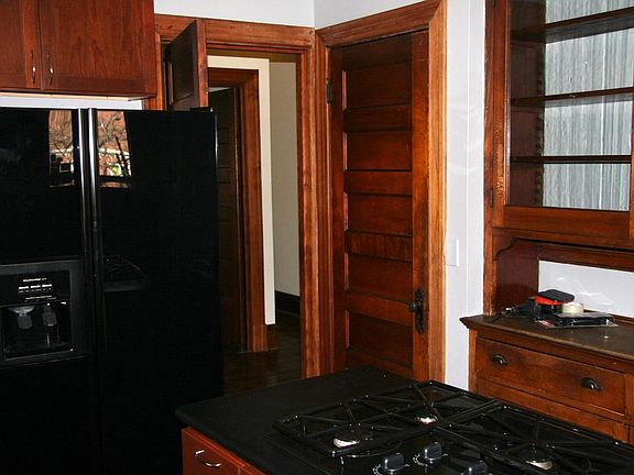 5th image of 3901 Magnolia Ave