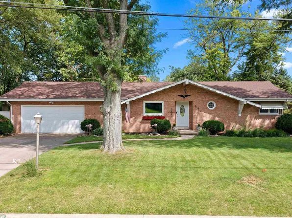 204 Westshore Dr, Morton, IL 61550