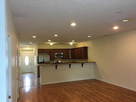 4th image of 10849 Cornell St #A