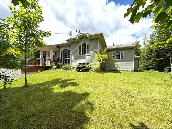 386 Martin St, Sainte Anne, NB E7E 1R1