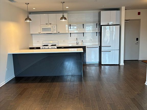 3rd image of 131 Newberry Ave #309