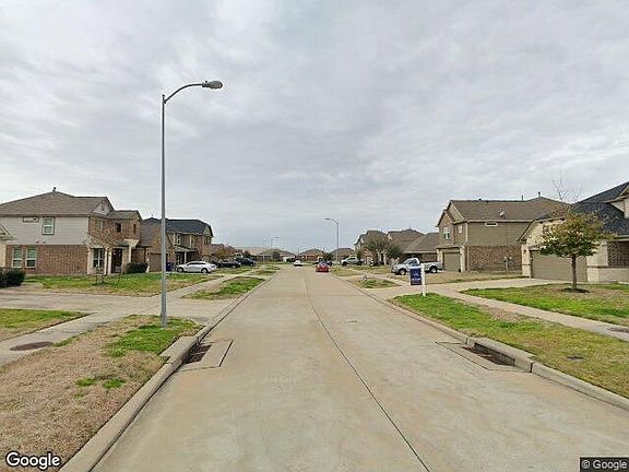 Exterior Neighborhood (street photo)