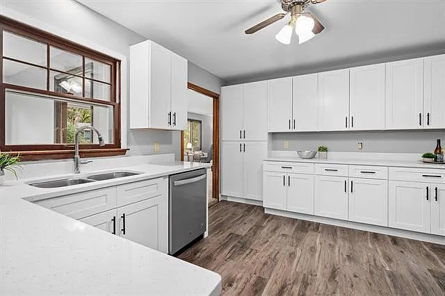 Kitchen - 5929 Mayhill Dr