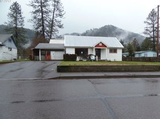 47564 School St, Oakridge, OR 97463