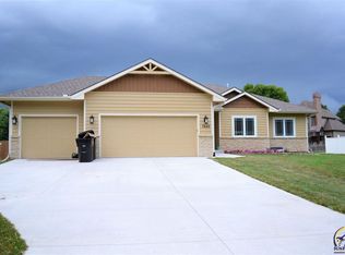 7622 SW 37th St, Topeka, KS 66614