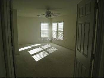 5th image of 127 Cadrow Castle Ct