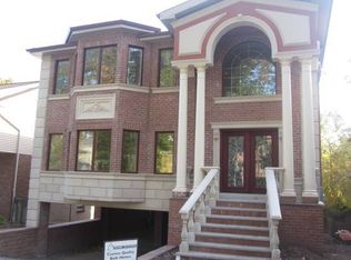 1090 Abbott Blvd, Fort Lee, NJ 07024