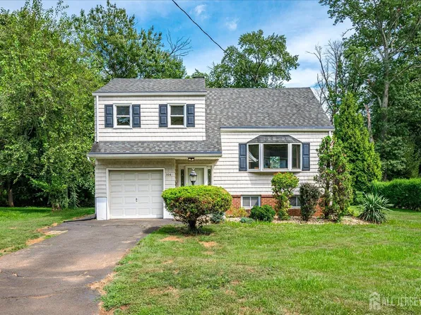 104 Graybar Dr, North Plainfield, NJ 07062