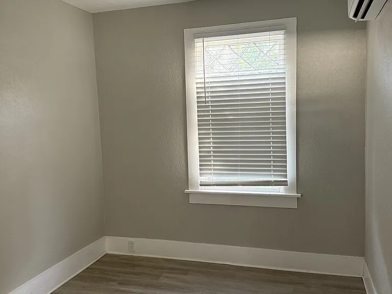 710 5th St #B — Photo 3