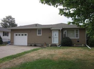 1409 Lynnwood Dr, Burlington, IA 52601