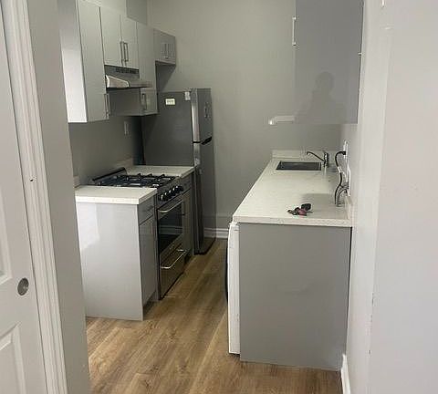 5th image of 646 Lansdowne Ave #3