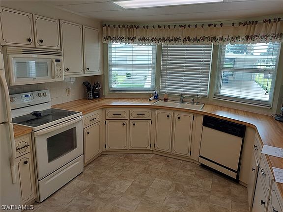 3rd image of 351 Nicklaus Blvd
