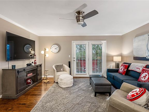 4th image of 120 15th St E APT 112