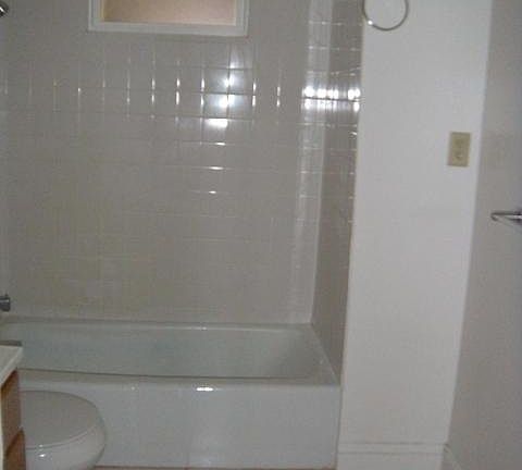 4th image of 2716 N Marshfield Ave APT 1