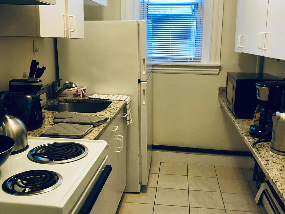 2nd image of 200 Winthrop Rd