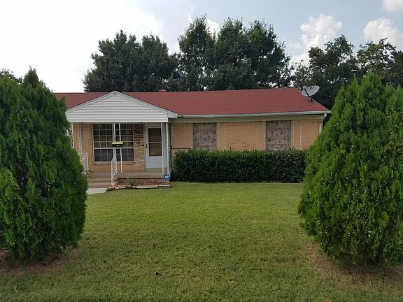 Front of House Wide shot 2