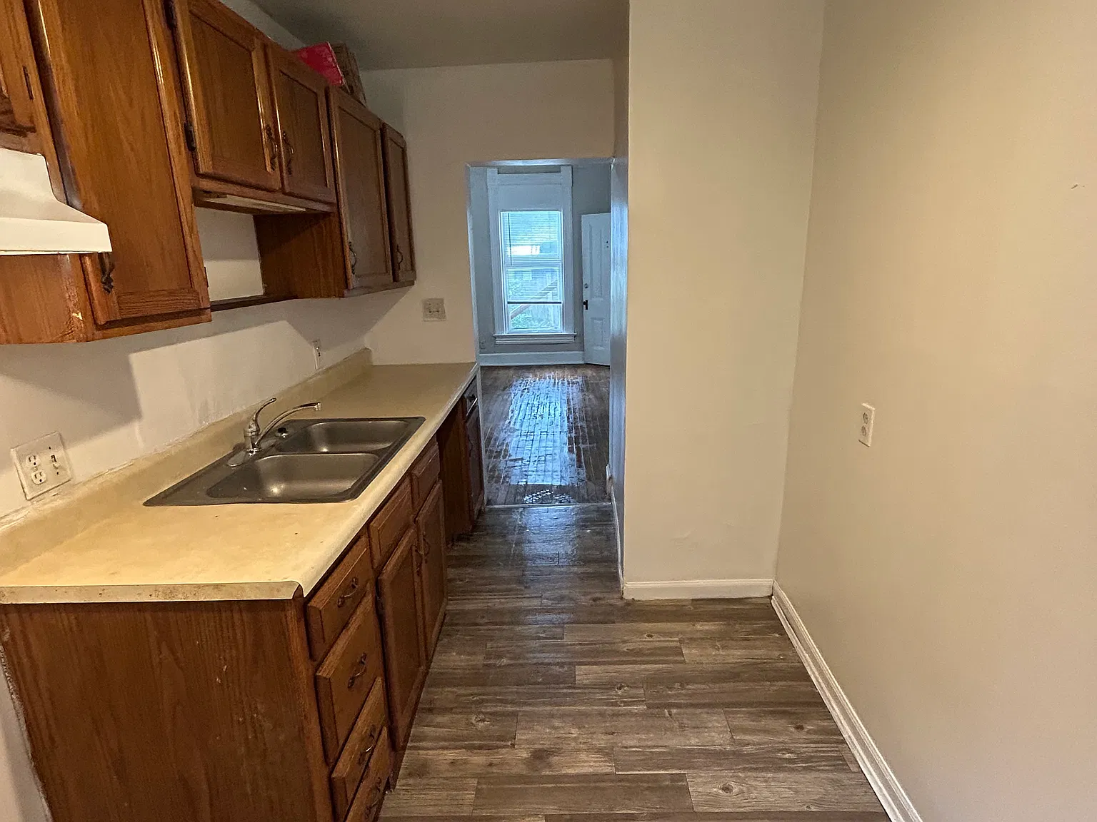 Studio, 750 sqft, $850 — Photo 3