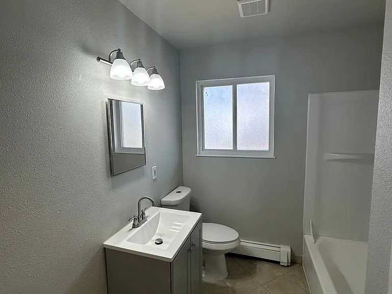 1415 S Corona Ave. — Photo 9