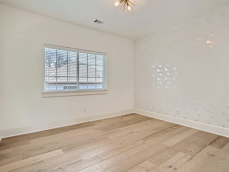 2625 McCullough St — Photo 18