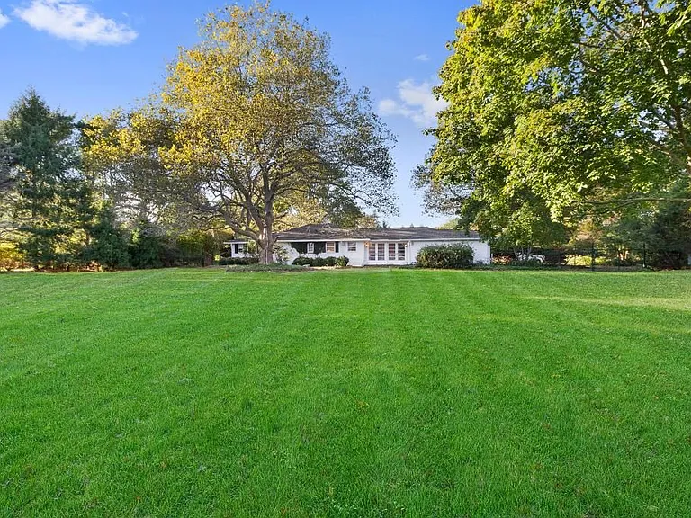 33 Apaquogue Rd — Photo 10