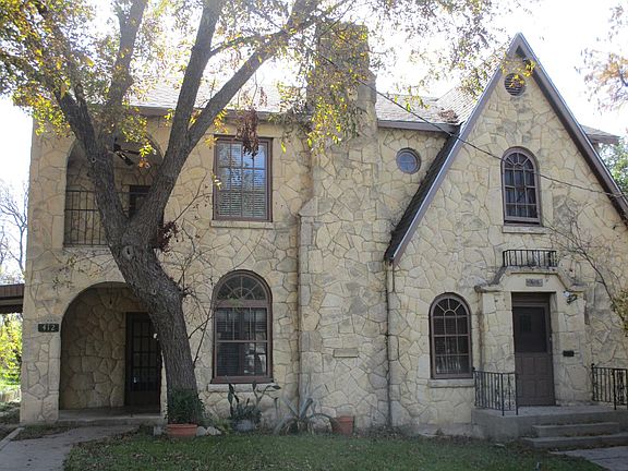 2nd image of 412 W Mistletoe Ave