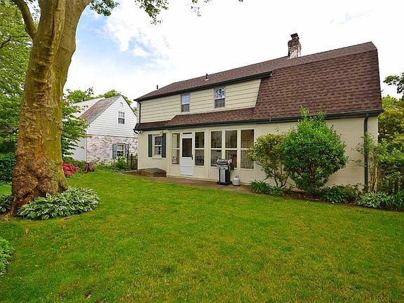4th image of 14 Gerard Ave E