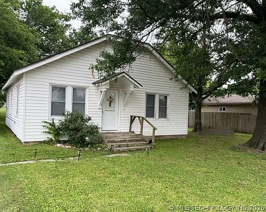 111 S Bailey St — Photo 1