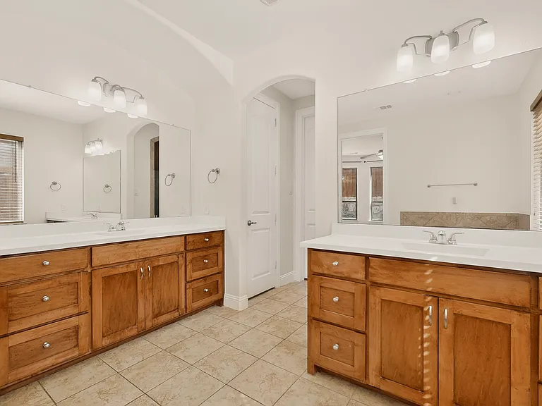 6819 Saint Francis Ct — Photo 16