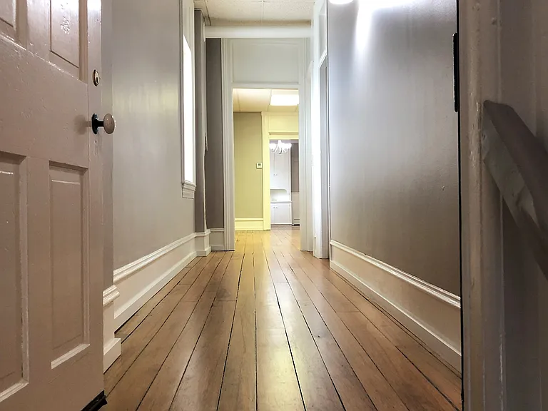 241 1/2 S Court St #UP — Photo 3