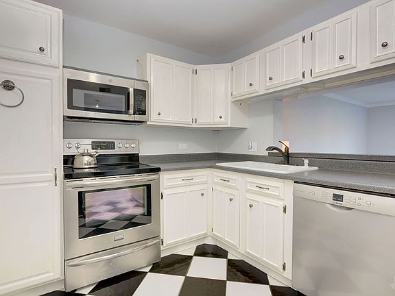 4th image of 1295 N Sterling Ave Unit 107