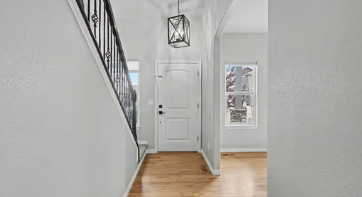 6 bed, 3160 sqft, $3,400 — Photo 2
