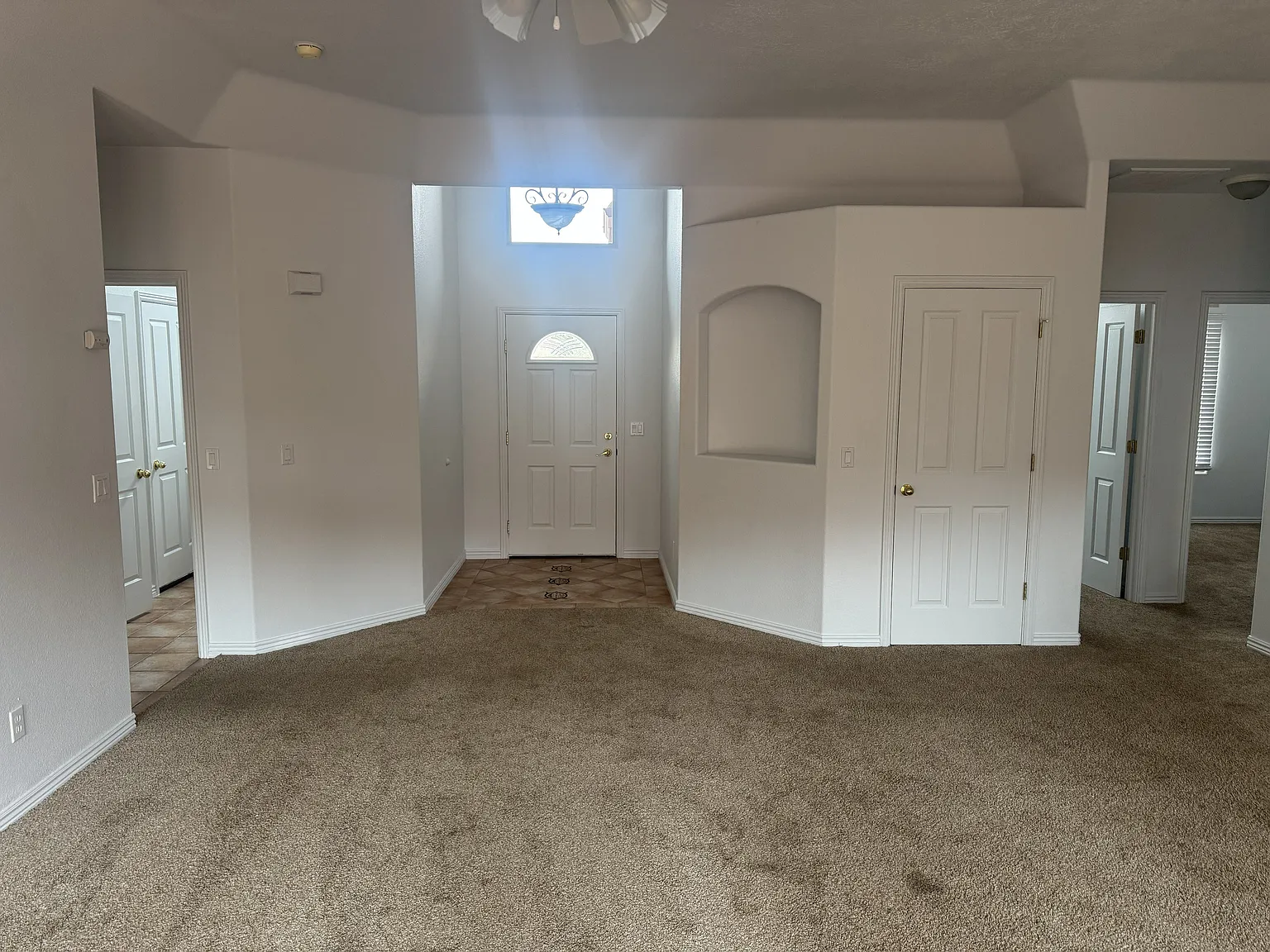 3 bed, 1350 sqft, $2,200 — Photo 3