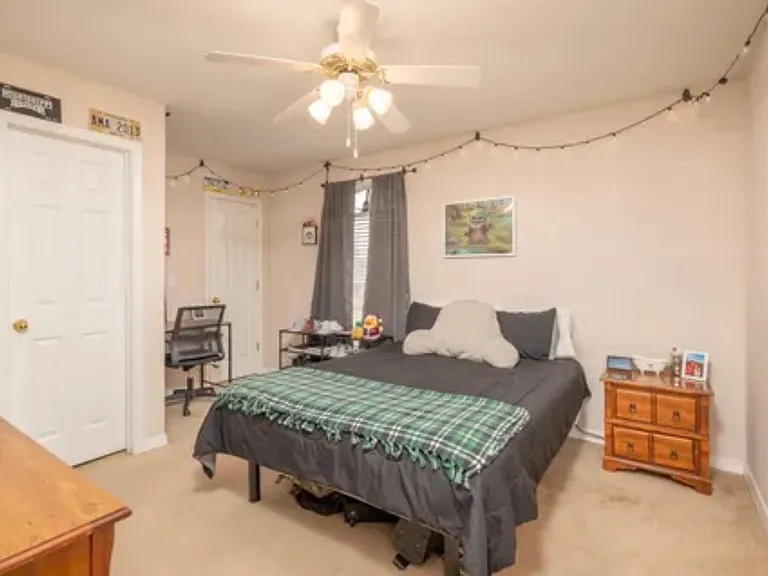 923 Saint Andrews Ln — Photo 14