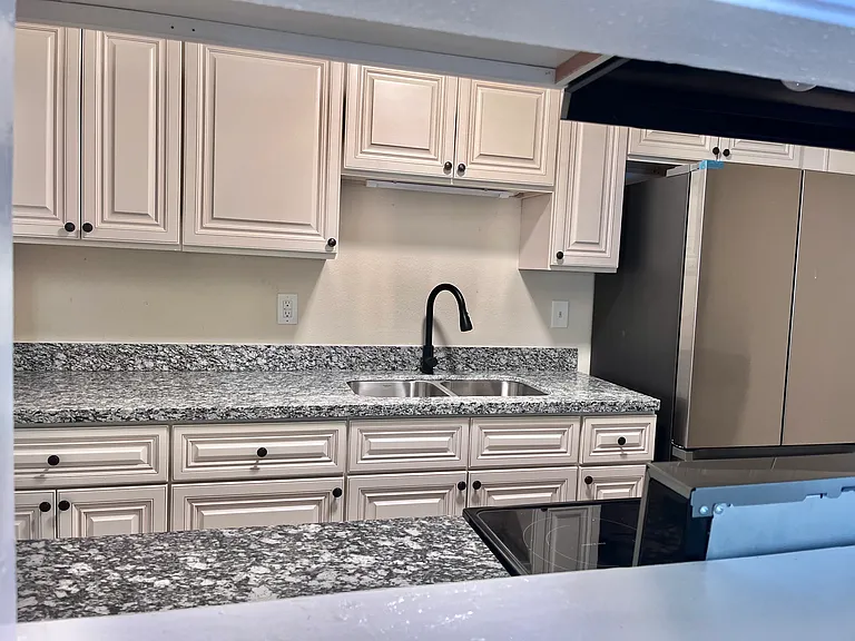 705 Vouray Dr #B — Photo 3