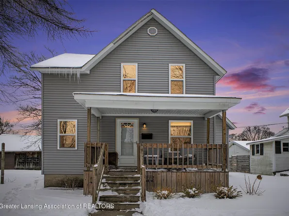 321 Greenwood St, Grand Ledge, MI 48837