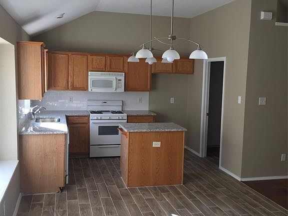 3rd image of 6103 Creek Crossing Ln