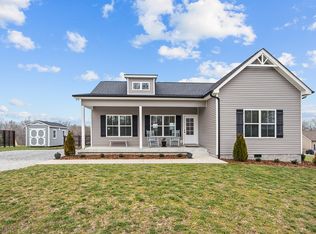 825 Hooper Rd, Charlotte, TN 37036