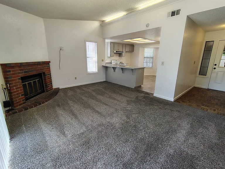 932 Inez Dr — Photo 3