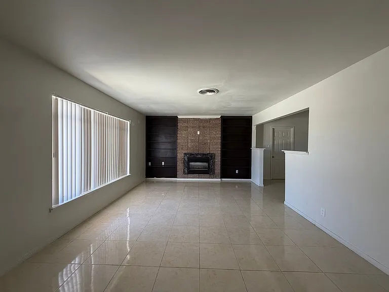 29205 Exeter St — Photo 7