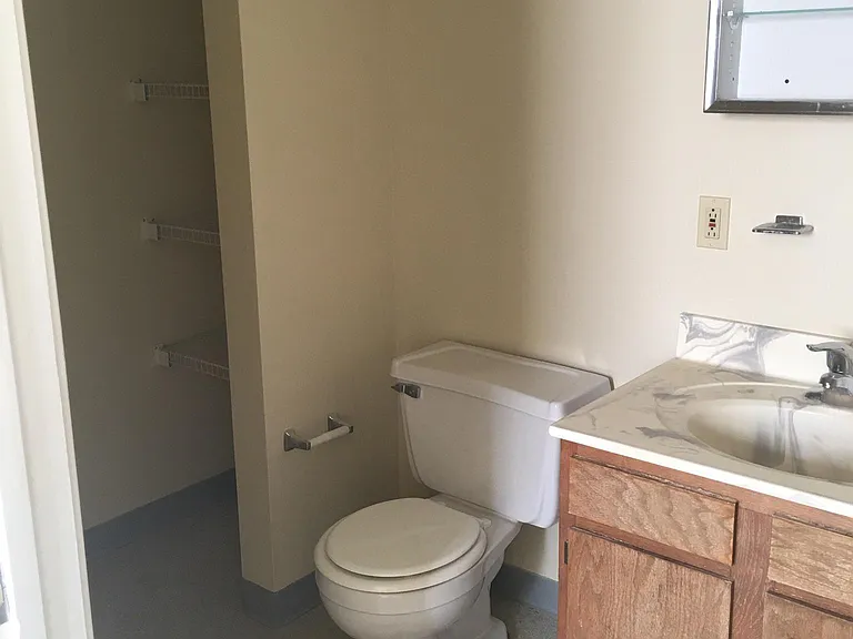 824 E Chestnut St — Photo 6