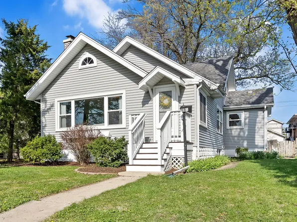 321 S Lincoln St, Westmont, IL 60559