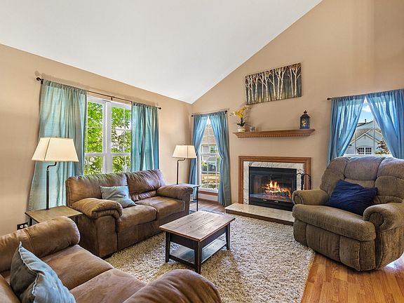 3rd image of 1060 Manchester Cir